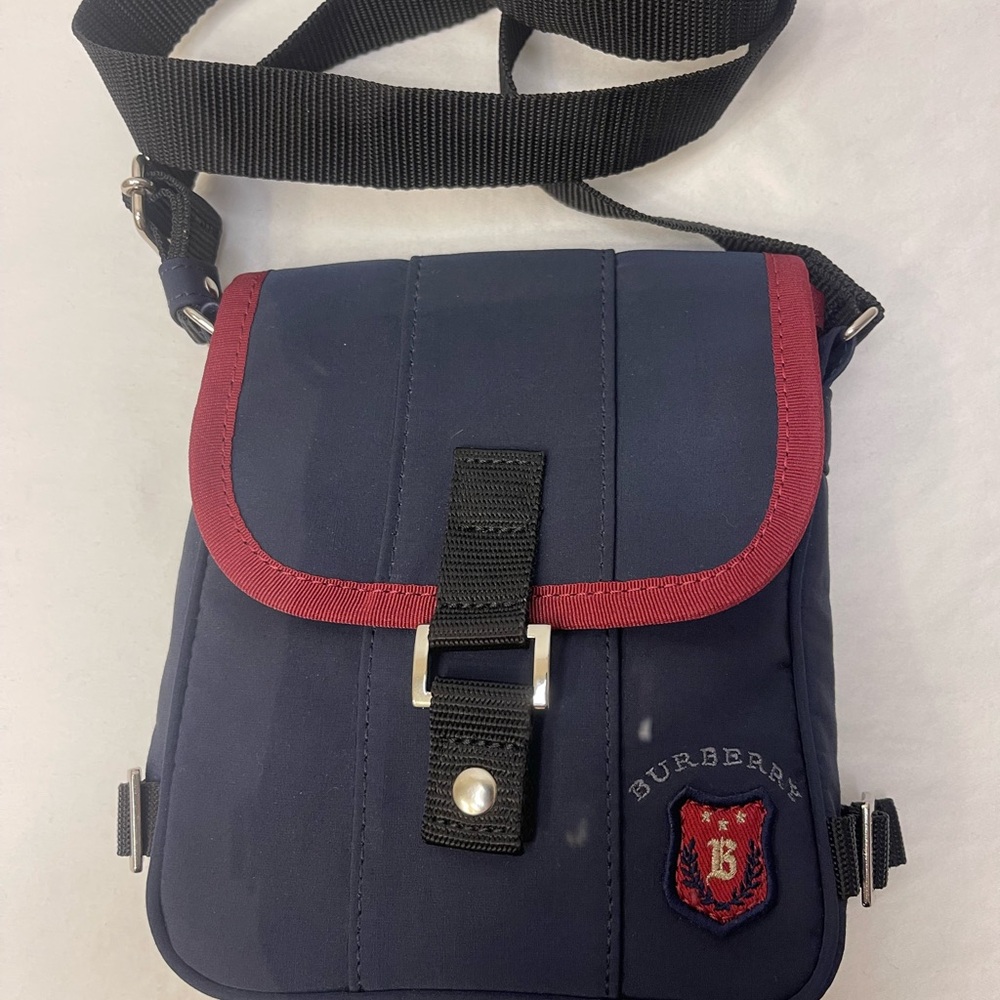 Burberry London Nylon Mini Bag 6" X
6.5 X 2" EUC - Picture 3 of 16